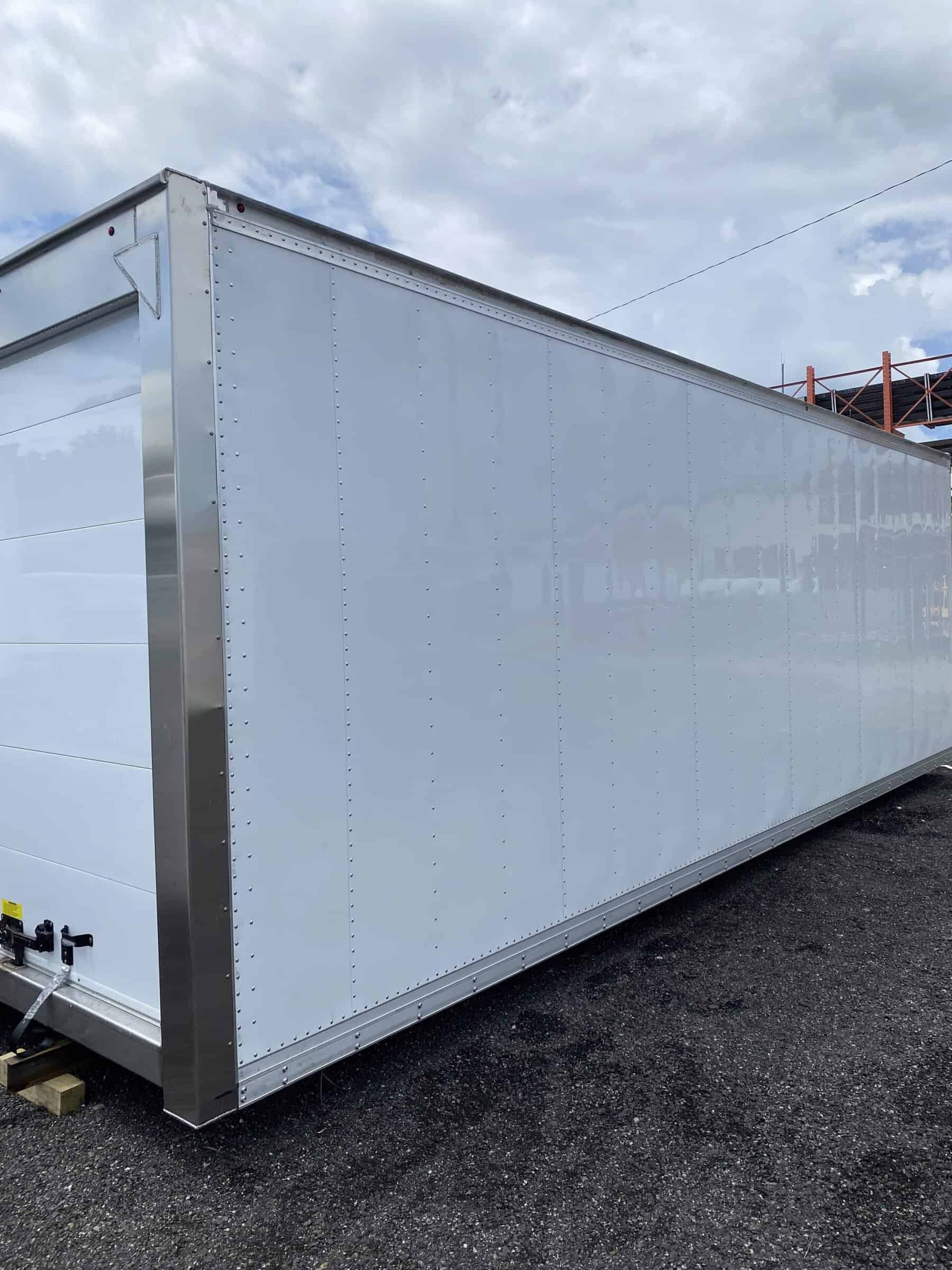 26’ HEAVY DUTY ---INSULATED / REFRIGERATED ALUMINUM VAN BODY - Image 2